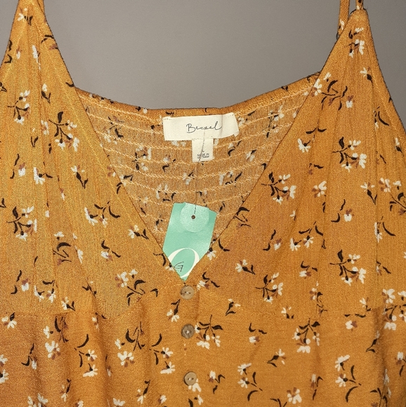 Clothes - Picture 2 of 3